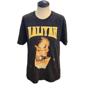 Womens Aaliyah 90s/Y2K blackish gray graphic tee size M/L.